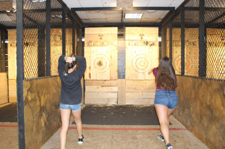 axe throwing girls